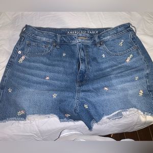 American Eagle high waisted mom shorts with embroidered daisy’s